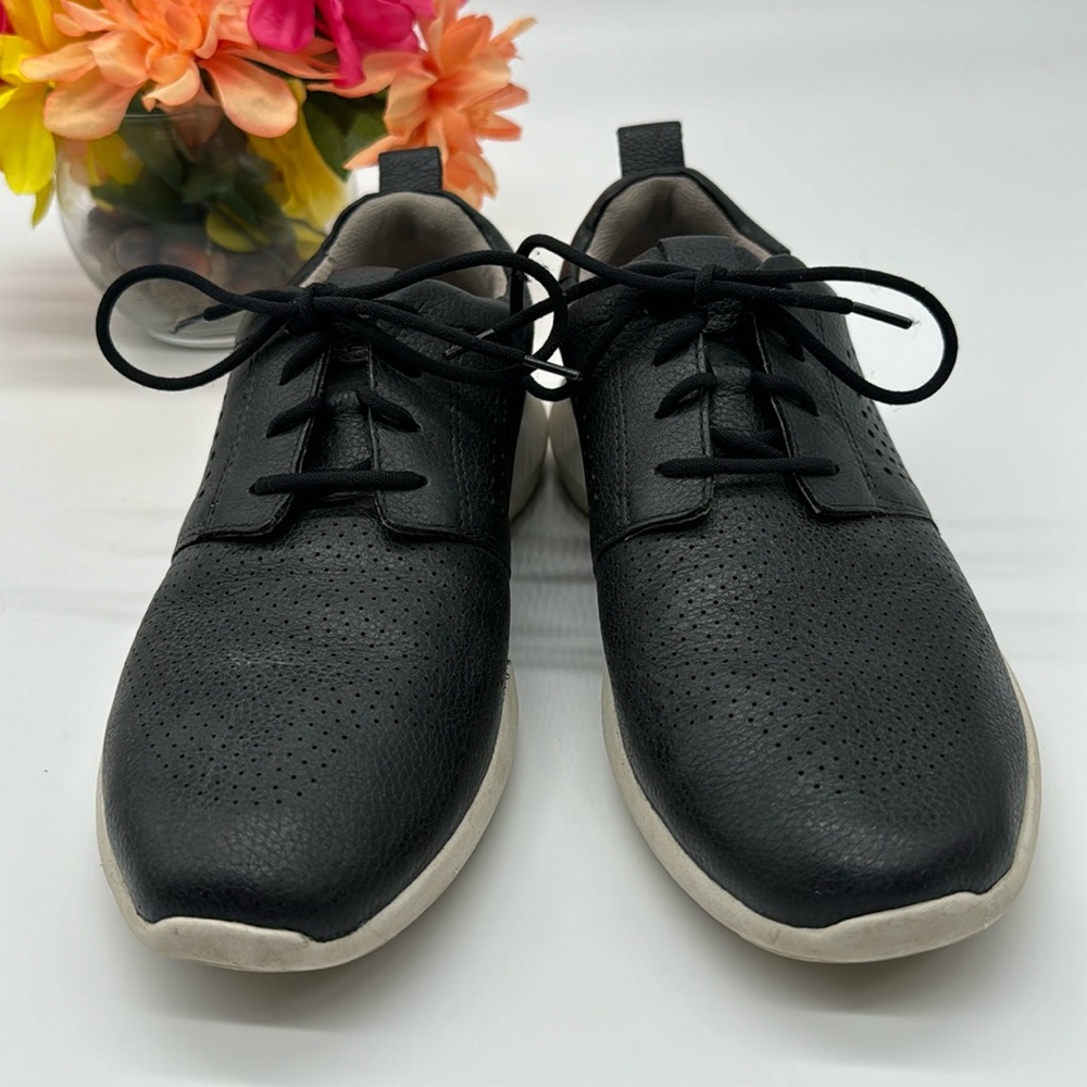 Earth Desire Flux Black Leather Sneakers Size 8.5